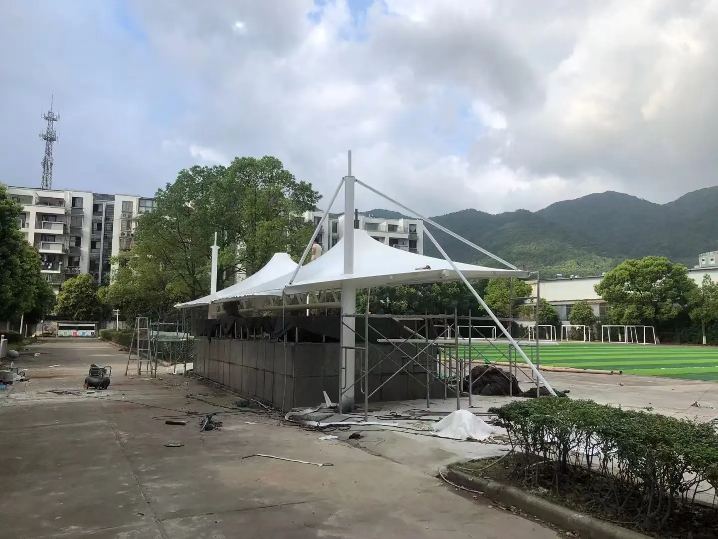 2026年贵州镇远停车棚球场棚改造纪实：老旧雨棚换新，运维压力怎么降